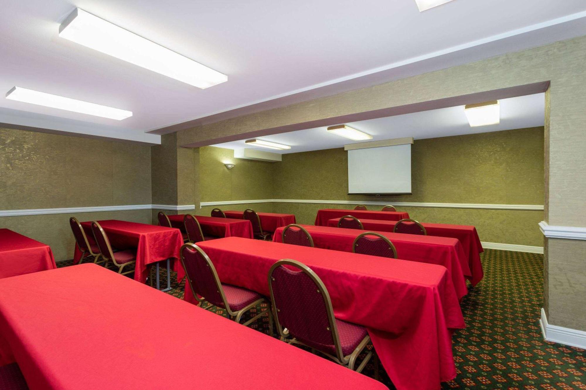 Ramada By Wyndham Altamonte Springs Near I-4 Hotell Eksteriør bilde