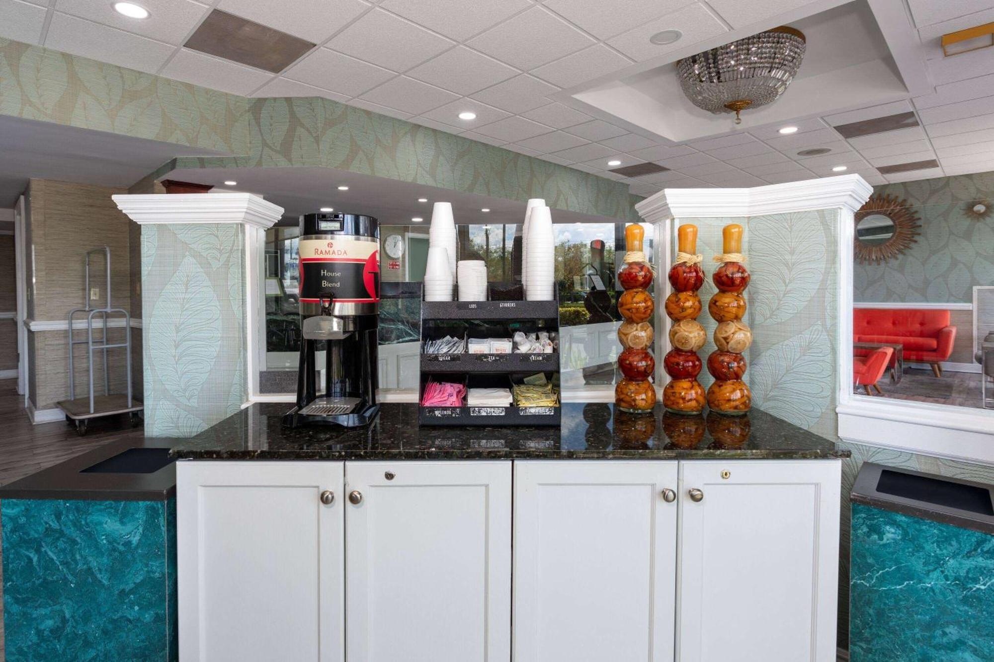 Ramada By Wyndham Altamonte Springs Near I-4 Hotell Eksteriør bilde