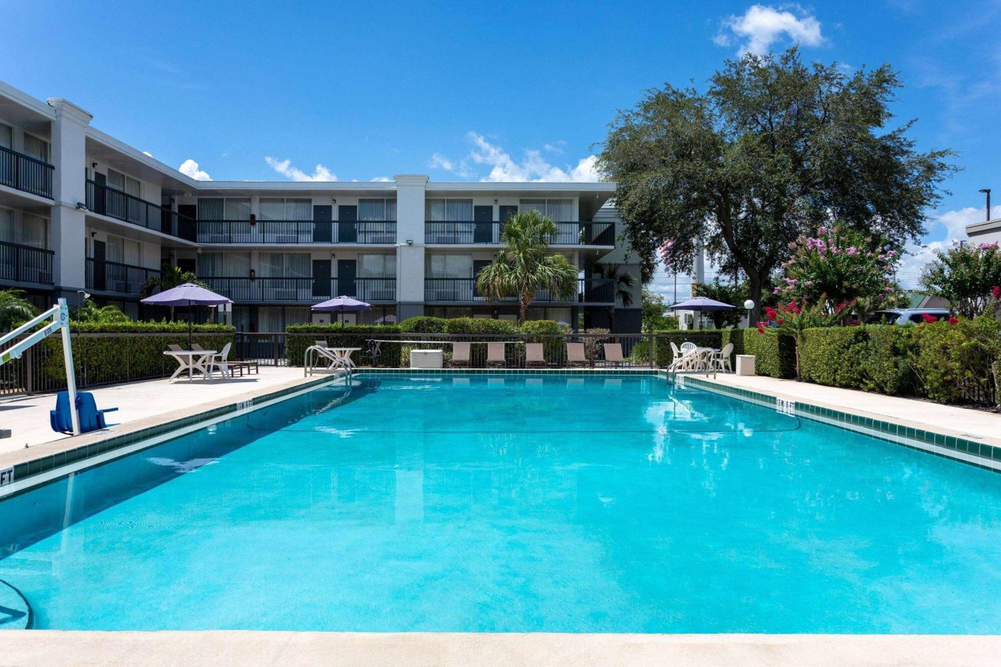 Ramada By Wyndham Altamonte Springs Near I-4 Hotell Eksteriør bilde