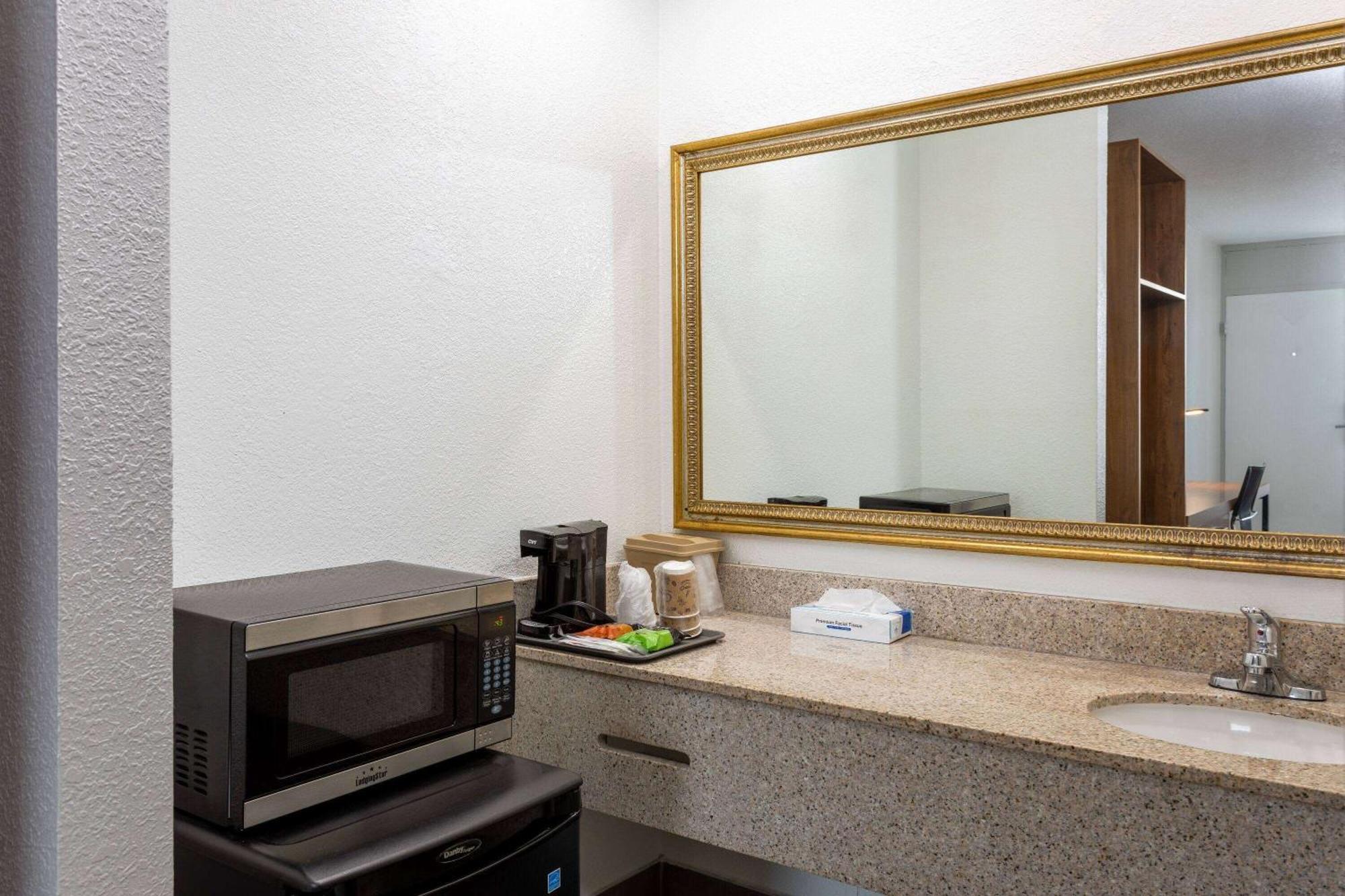 Ramada By Wyndham Altamonte Springs Near I-4 Hotell Eksteriør bilde
